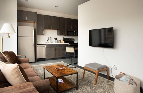 Westown Appartement | Deer District Studio Apt JC8 - One Block from Fiserv and Baird