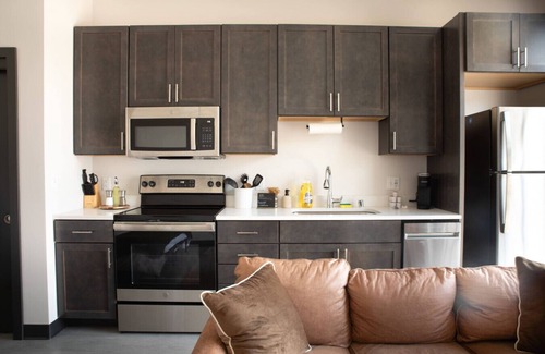 Westown Appartement | Deer District Studio Apt JC10 - One Block from Fiserv and Baird