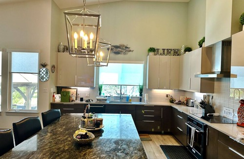Highland Lake Estates Maison | Deer & Lake Sanctuary: POOL, HOT TUB, GOLFCART! Feed deer at a private oasis!