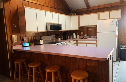 Terra Alta Cabine | Deer Ridge-relax in nature with your fur baby