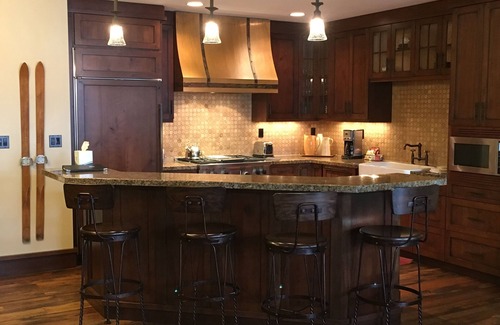 Empire Pass Copropriété | Deer Valley Ski-In / Ski-Out 2BR / 2. 5BA Arrowleaf Condo