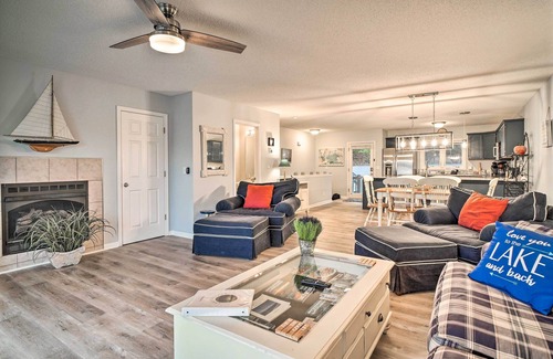 La Follette Copropriété | Deerfield Lakefront Condo/Boat Slip Included!