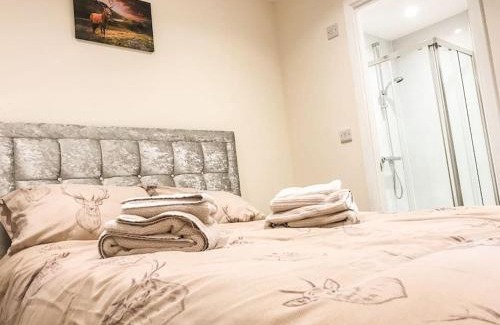 Blakeney Appartement | Deers Leap, A modern new personal double bedroom holiday let in The Forest Of Dean