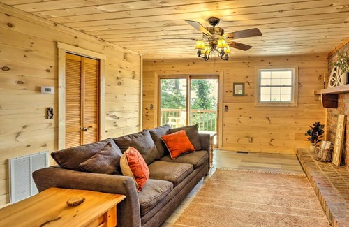Walnut Mountain Maison | Deja View Cabin with Hot Tub Pets Welcome!