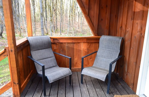 Durhamville Cabine | Deja Yu- Off Grid Forest Glamping Getaway - 1 Bedroom Cabin & detached Bathroom