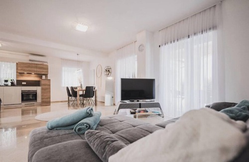 Sveti Ivan Dobrinjski Villa | Deluxe Villa