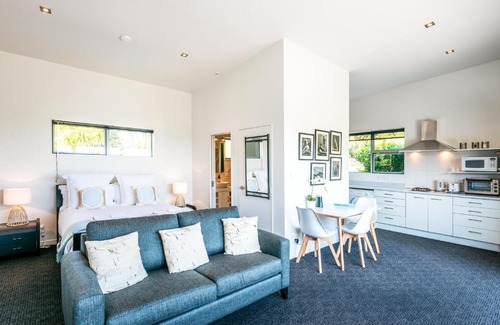 Matiatia Bay Appartement | Delamore Cove - Nikau / You've Got It Maid