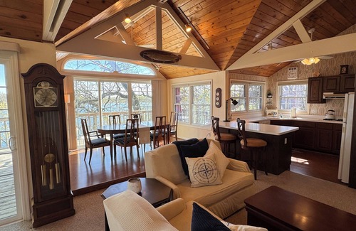Delavan Lake Maison | Delavan Lakefront!! The Avalon on Delavan