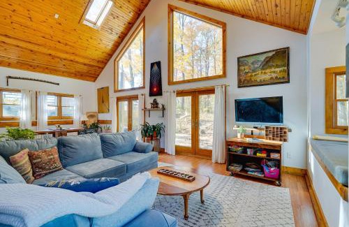 Delaware Maison | Delaware Wooded River Retreat with Views and More