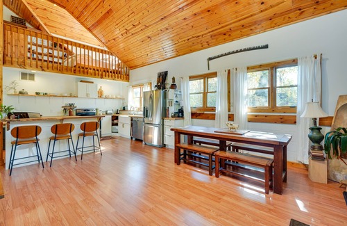 Delaware Cabine | Delaware 'Wooded River Retreat' w/ Views & More