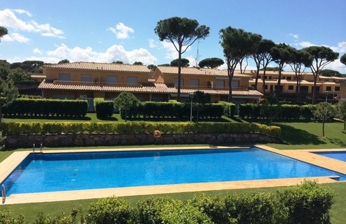 Pals Maison | Délicieux, vacances luxeus avec plage et terrain de golf, sept personnes + bébé
