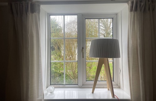 Claverham Appartement | Delightful 2 bed cottage near airport with Free Parking and Wi-fi