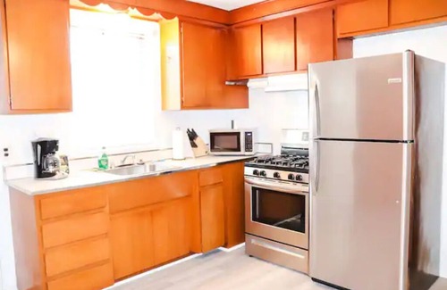 Allen Park Maison | Delightful 2 bedroom ranch fully furnished!