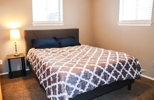 Allen Park Maison | Delightful 2 bedroom ranch fully furnished!