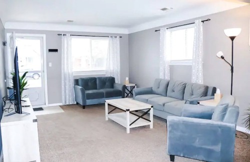 Allen Park Maison | Delightful 2 bedroom ranch fully furnished!