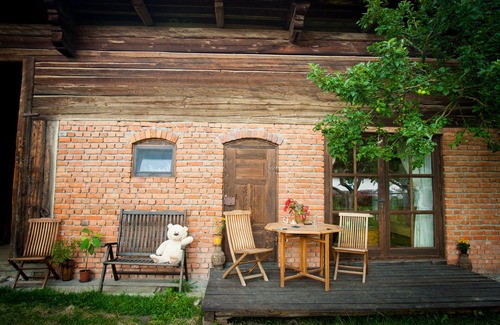 Pauleni-Ciuc Maison | Delightful 3+1 room barn with indoor fireplace and activity garden.