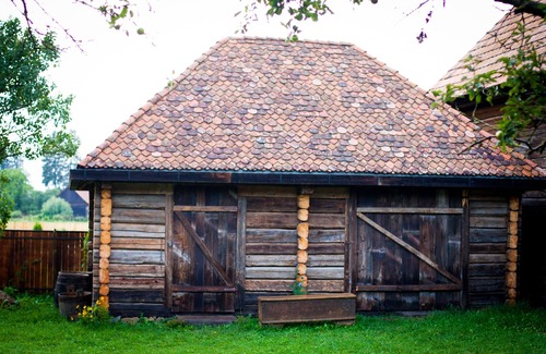 Pauleni-Ciuc Maison | Delightful 3+1 room barn with indoor fireplace and activity garden.