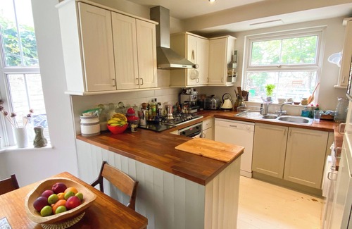 Tollington Maison | Delightful 3BD Home with Garden, North London