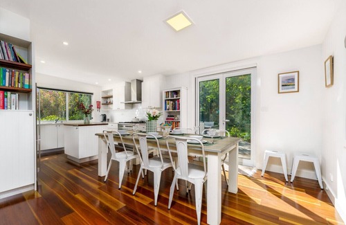 Pialligo Appartement | New to VRBO: Delightful 3BR Escape | 9 mins to War Memorial