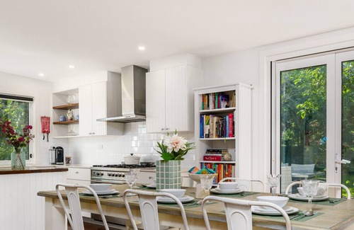 Pialligo Appartement | New to VRBO: Delightful 3BR Escape | 9 mins to War Memorial