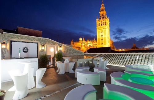 Hinojos Maison | Charmante maison de 4 chambres dans un cadre magnifique boisé et piscine 8+1