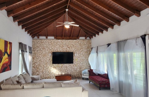 Bacolet Appartement | Delightful 4-bedroom apartment in Scarborough for a perfect getaway