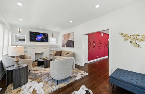 Avalon Park Maison | Delightful 5-bedroom house with AC in vibrant Chicago