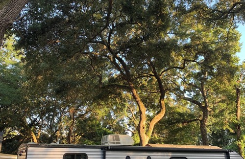 Murrells Inlet Maison | Delightful Camper RV with AC in charming Murrells Inlet - walk to restaurants
