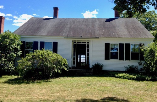 Lyndeborough Maison | Delightful Classic Farmhouse With Gorgeous Views