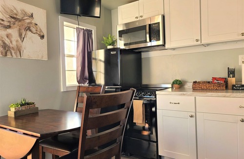 Young Cabine | Delightful, cozy mini cabin with 2 bedrooms