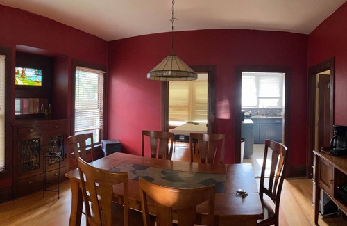 Central Colorado Springs Maison | Delightful Downtown 3-bedroom house with AC in Colorado Springs - Old North End!
