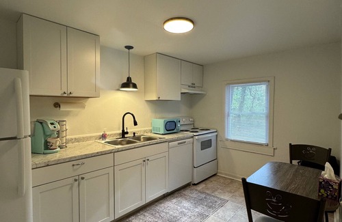 Roanoke Appartement | Delightful Duplex in Roanoke- Close to the Hospitals and Pet friendly!