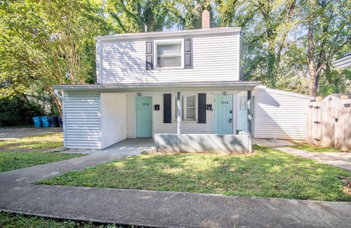 Roanoke Appartement | Delightful Duplex in Roanoke- Close to the Hospitals and Pet friendly!