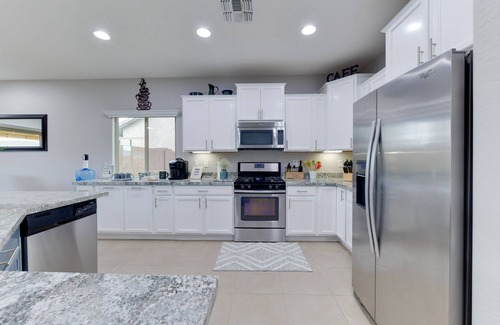 Anthem at Merrill Ranch Maison | NEW! Delightful Florence Retreat: Backyard w/ Pool