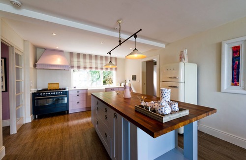 Ardmore Copropriété | Delightful four bedroom cottage with incredible views over Ardmore Bay below