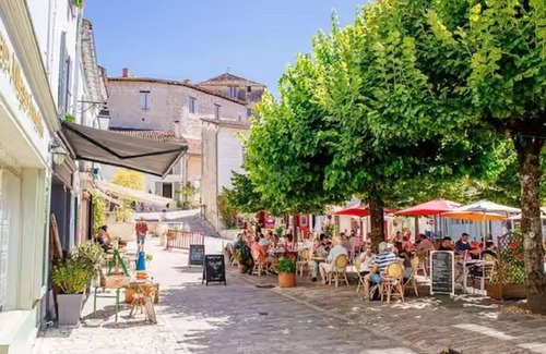 Aubeterre-sur-Dronne Maison | Delightful 2-bedroom townhome in Aubeterre-sur-Dronne ECHOPPE