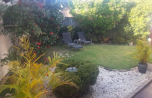 Belrose Cottage | Delightful fully self contained cottage with all amenities included.