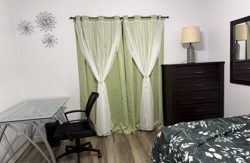 Broadview Park Maison | Delightful house with AC in sunny Fort Lauderdale, close to FLL Airport.