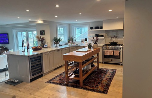 Rowayton Maison | Delightful Light-Filled Bungalow Walk To Beach And Rowayton Village