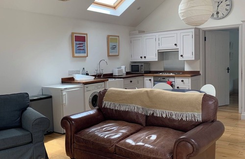 Aldborough Maison | Delightful Norfolk countryside barn with free parking & WiFi, dog friendly too