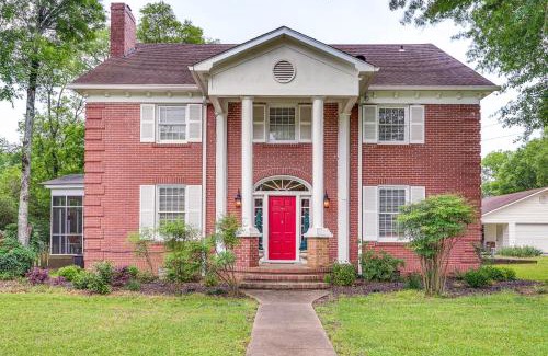Delight Maison | Delightful Retreat with Fireplace and Large Yard!