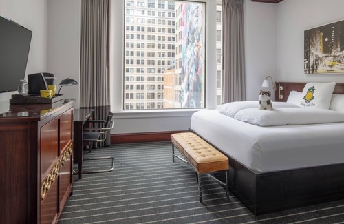 Downtown Chicago Hôtel | Delightful Room w/ Whimsical Decor & Modern Amenities Near Magnificent Mile