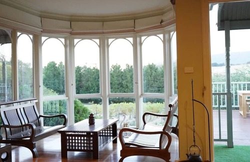 Lysterfield Autre | Delightful stays in hobby farm with mountain view