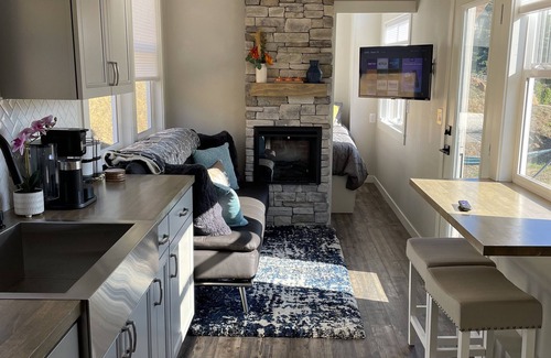 Pacific Maison | Delightful Tiny Home w/ indoor Fire Place
