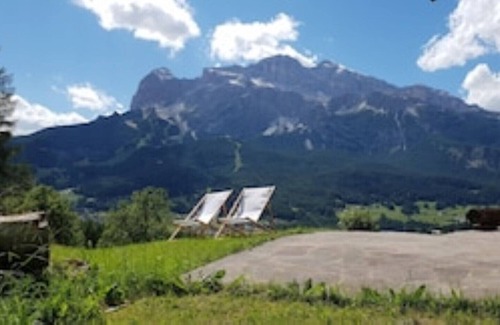 Cortina d'Ampezzo Cabine | Delightful villa in Cortina set in an exclusive context and surrounded by meadows
