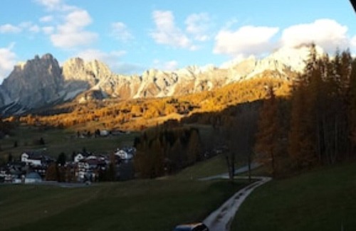 Cortina d'Ampezzo Cabine | Delightful villa in Cortina set in an exclusive context and surrounded by meadows