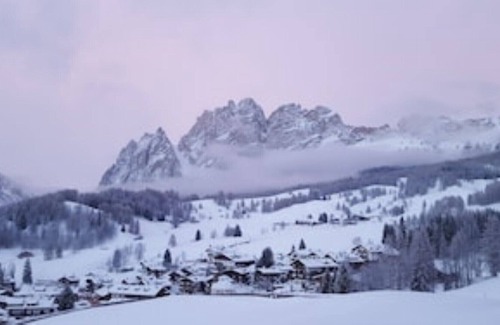 Cortina d'Ampezzo Cabine | Delightful villa in Cortina set in an exclusive context and surrounded by meadows
