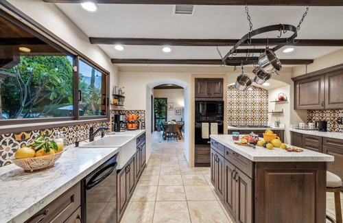 El Mirador Maison | Delightfully spacious 4BR estate w big pool, games, walk downtown