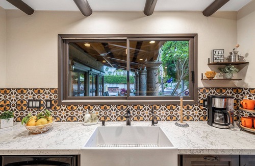 El Mirador Maison | Delightfully spacious 4BR estate w big pool, games, walk downtown