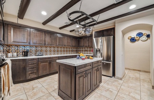 El Mirador Maison | Delightfully spacious 4BR estate w big pool, games, walk downtown